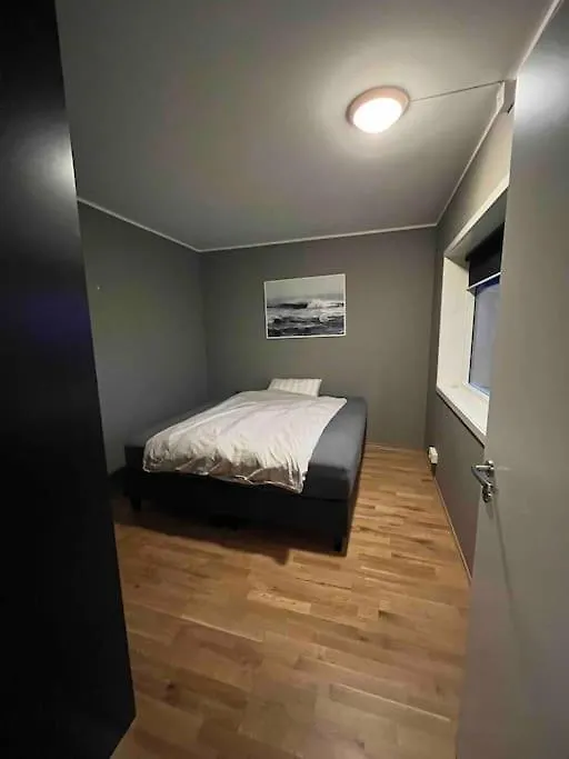 Appartement City Metro In Basement, Garage, 2018 Model Bergen