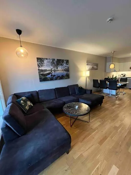 Contacts de City Metro In Basement, Garage, 2018 Model